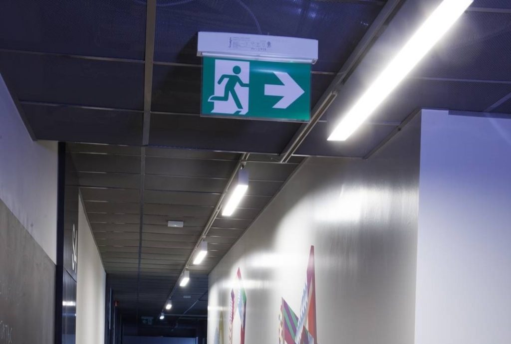 Proiecte realizate - Magazinul online www.telecontrol.ro - Spatii de birouri iluminat led de siguranta si antipanica